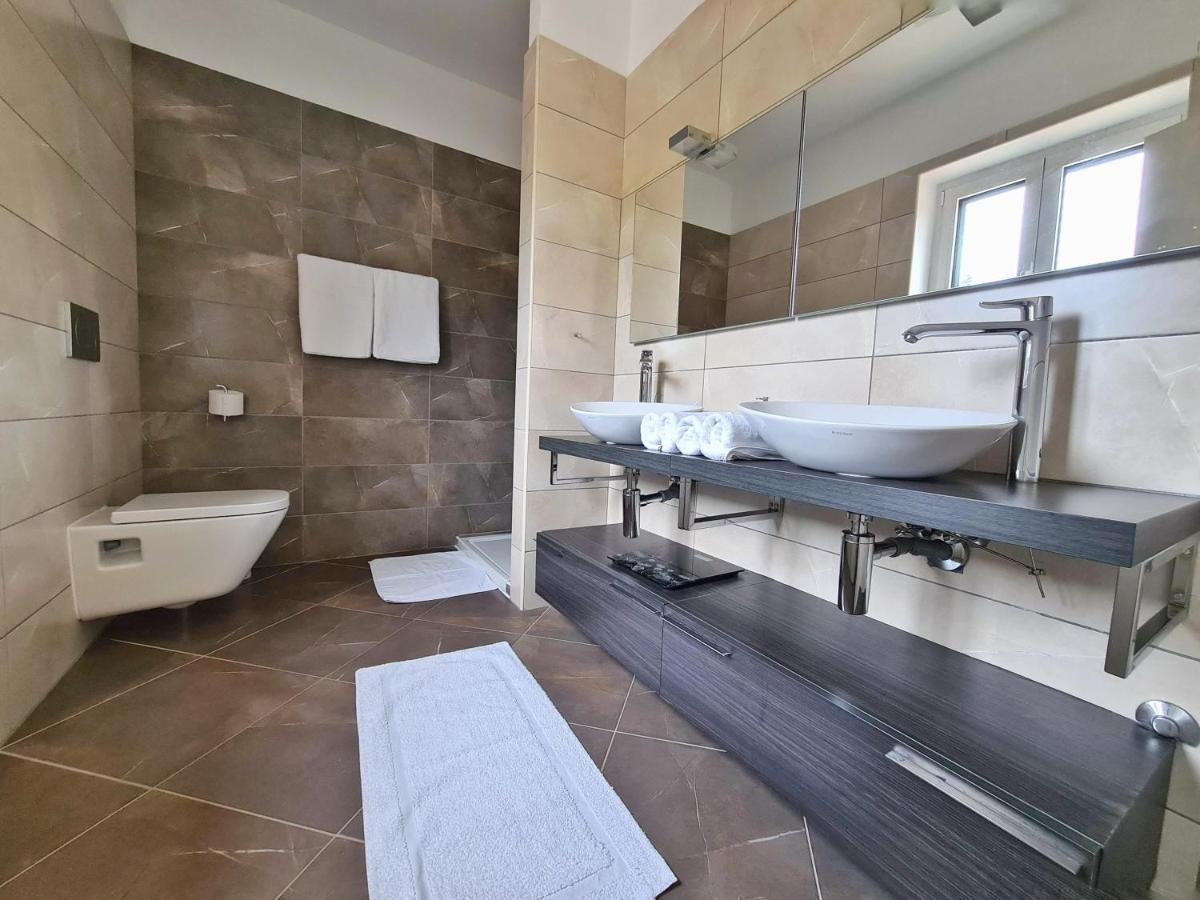 Spacious Villa With Pool, Indoor Jacuzzi And Sauna Near Porec Višnjan Exteriör bild
