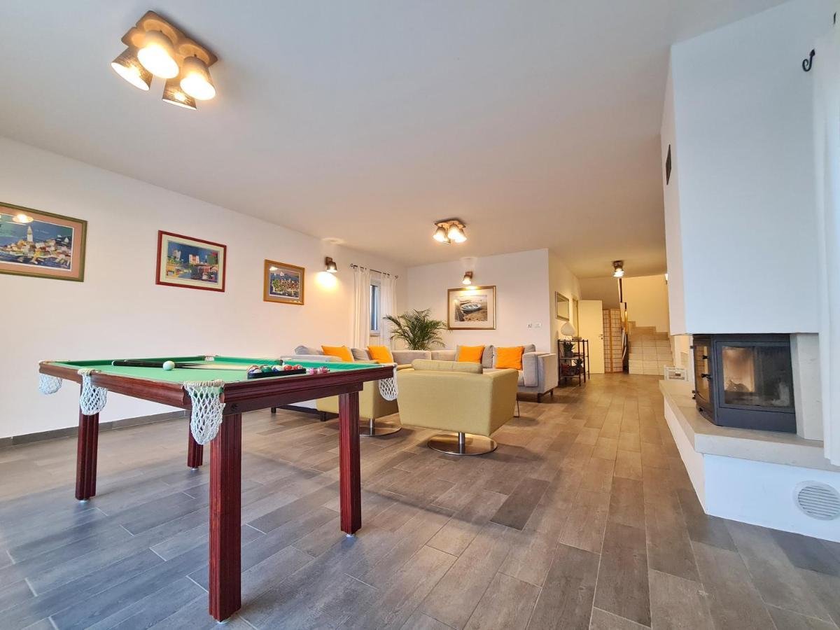 Spacious Villa With Pool, Indoor Jacuzzi And Sauna Near Porec Višnjan Exteriör bild