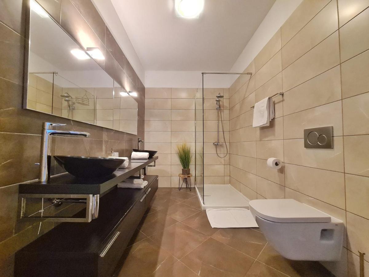 Spacious Villa With Pool, Indoor Jacuzzi And Sauna Near Porec Višnjan Exteriör bild