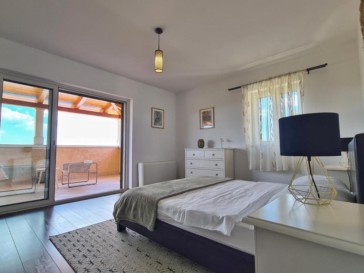 Spacious Villa With Pool, Indoor Jacuzzi And Sauna Near Porec Višnjan Exteriör bild