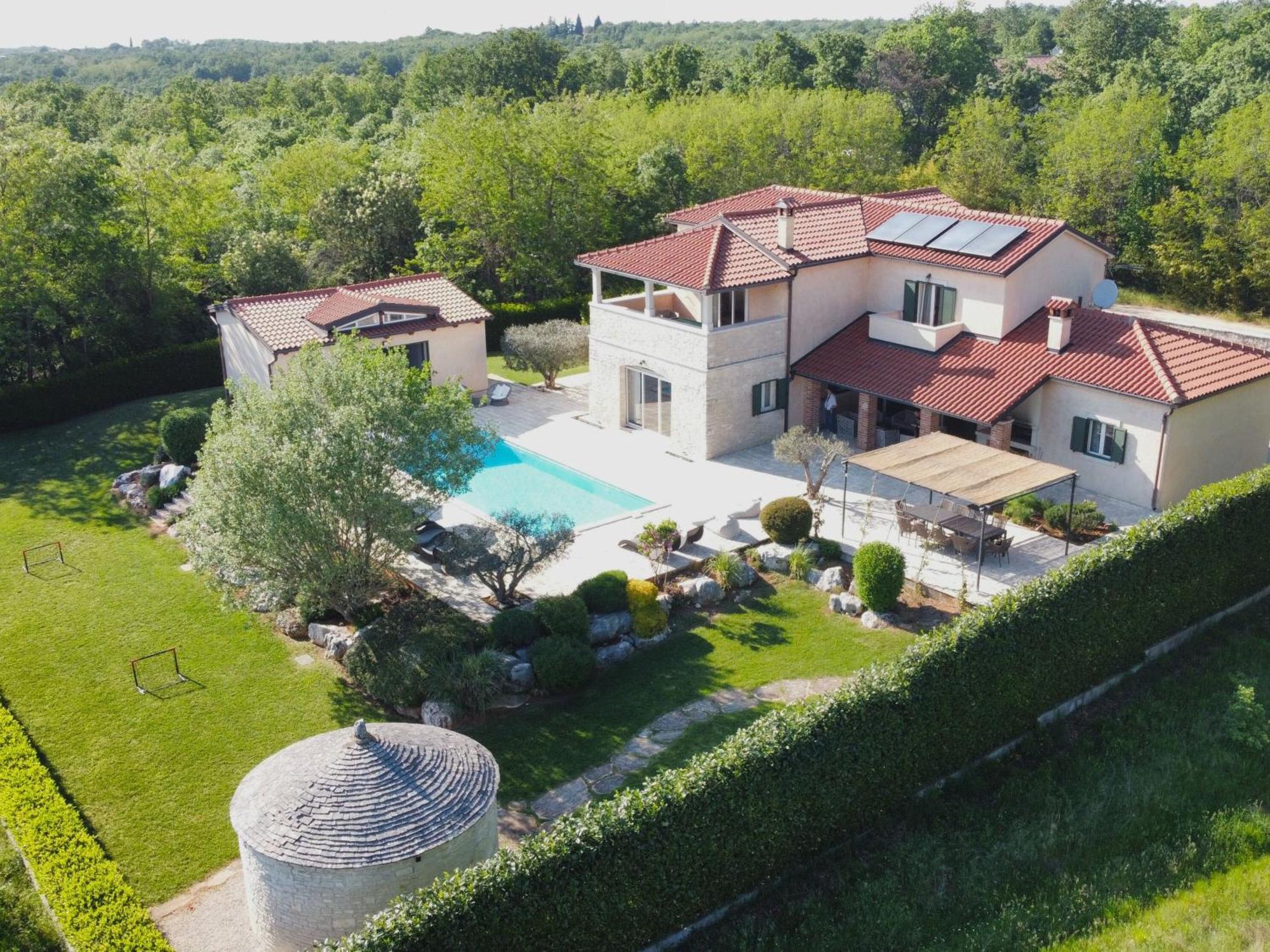 Spacious Villa With Pool, Indoor Jacuzzi And Sauna Near Porec Višnjan Exteriör bild