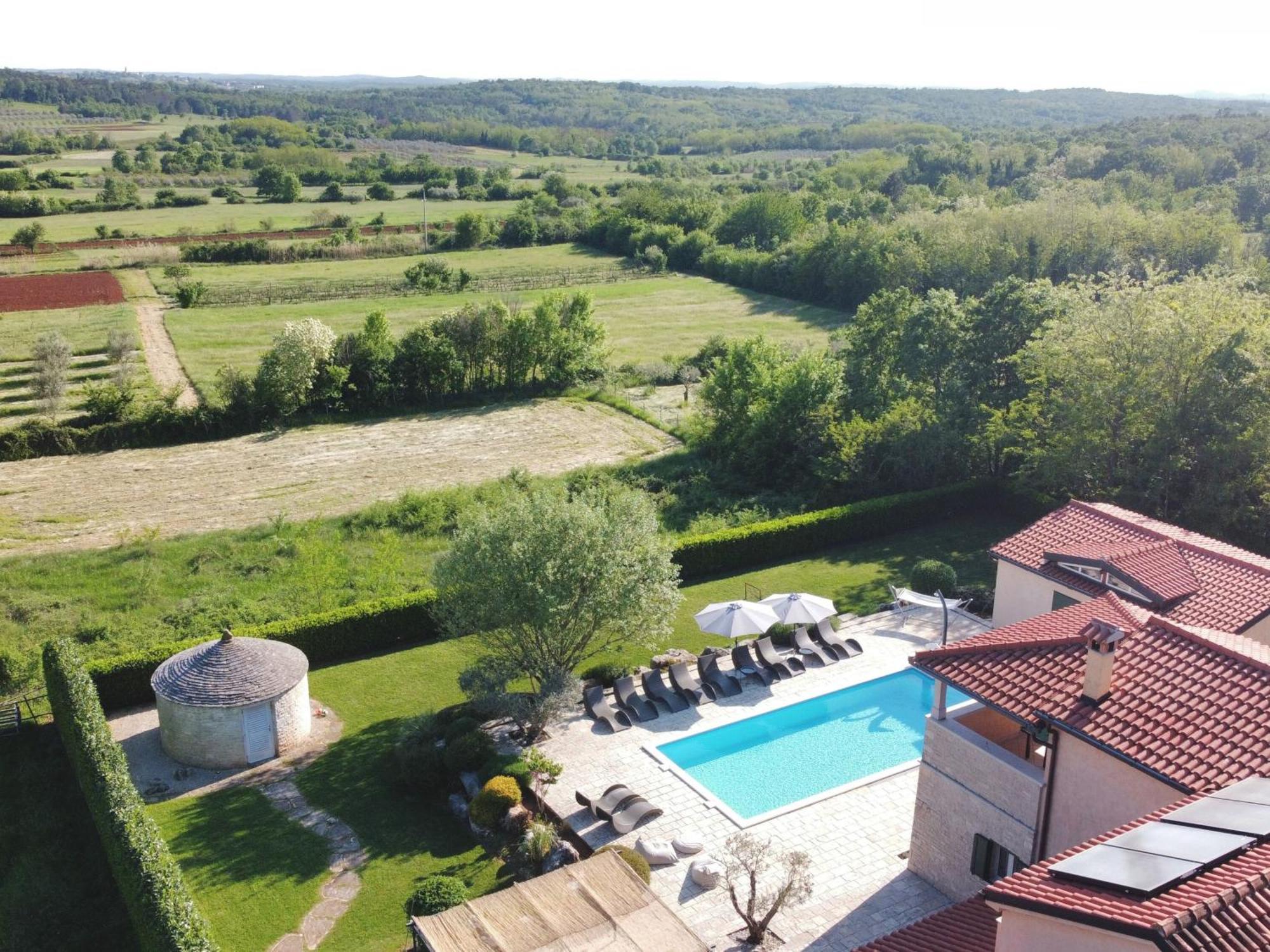 Spacious Villa With Pool, Indoor Jacuzzi And Sauna Near Porec Višnjan Exteriör bild